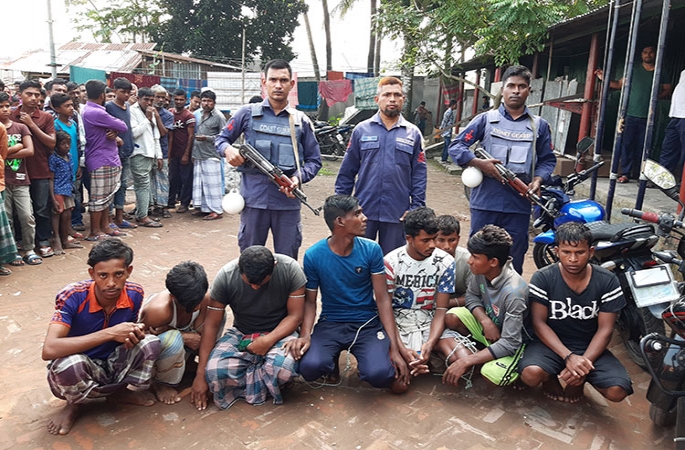 চাঁদপুর মেঘনায় পুলিশ-জেলে সংঘর্ষ