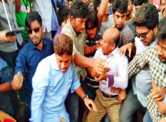  বিশ্ববিদ্যালয় বন্ধ ঘোষণার প্রতিবাদে উত্তাল জাবি