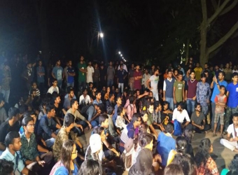  বন্ধের নির্দেশ না মেনে সকালে নতুন কর্মসূচি শিক্ষার্থীদের