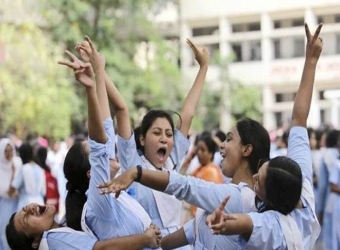 এসএসসির ফলে এবারও মেয়েরা এগিয়ে 