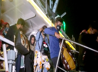 ১৪ ঘণ্টা সমুদ্রে ভেসে সেন্টমার্টিন থেকে ফিরল জাহাজ