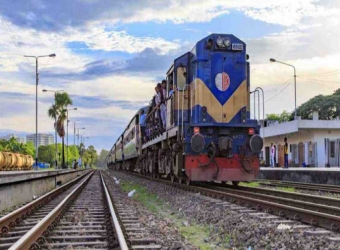 টঙ্গীতে পৃথক ট্রেনের ধাক্কায় ২ নারীর মৃত্যু