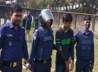 ভোটকেন্দ্র থেকে গাঁজাসহ এজেন্ট আটক