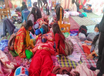 অনশনরত ২০ শিক্ষার্থী হাসপাতালে