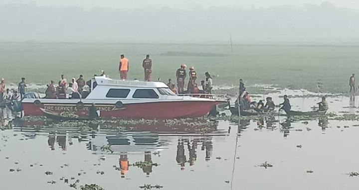 ডাকাতিয়া নদীতে দুই নৌযানের সংঘর্ষে ৪ জনের মৃত্যু