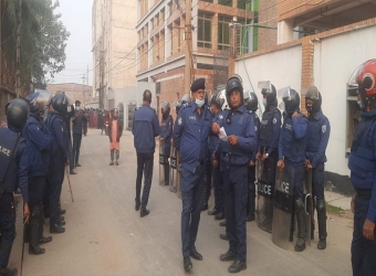 গাজীপুরে শ্রমিক-পুলিশ সংঘর্ষ, ৩ কারখানায় ছুটি 