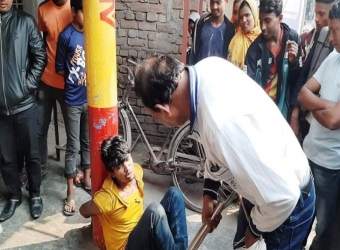 চুরির অভিযোগে যুবককে নির্যাতন, ভিডিও ভাইরাল