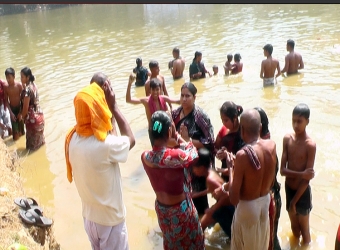 বগুড়ায় পূণ্যস্নানের মাধ্যমে করোনা মুক্তির প্রার্থনা