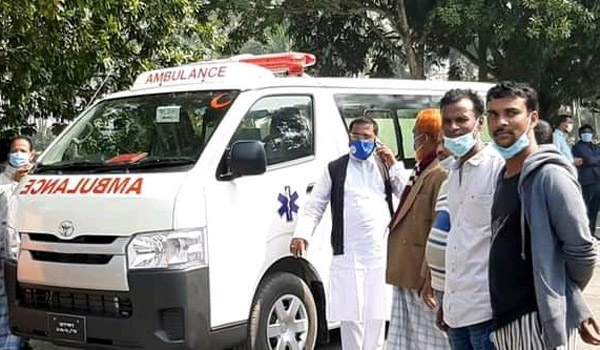 মোংলা বন্দর শ্রমিকরা পাচ্ছেন এ্যাম্বুলেন্স সেবা