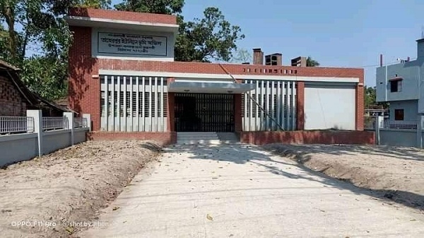 তাহেরপুর ভূমি অফিসের চাবি দালালদের হাতে