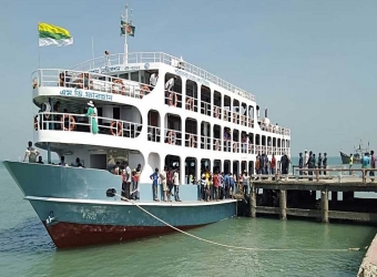 টেকনাফ-সেন্টমাটিন নৌপথে যান চলাচল বন্ধ