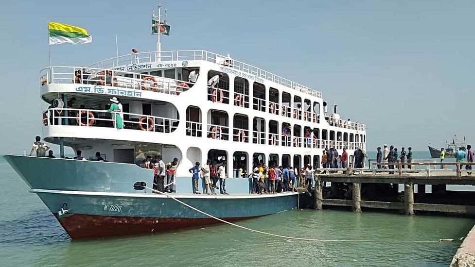 টেকনাফ-সেন্টমাটিন নৌপথে যান চলাচল বন্ধ