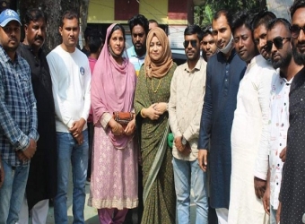 রুপসায় দরিদ্র ও মেধাবী শিক্ষার্থীদের মাঝে স্কুল ব্যাগ বিতরণ