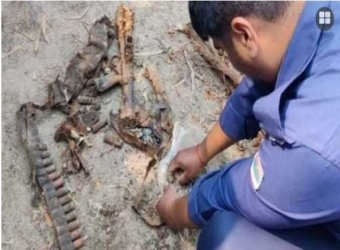 খুলনায় বাড়ি করতে গিয়ে মাটি খুঁড়ে মিললো অস্ত্র-গুলি