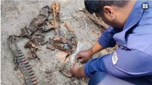 খুলনায় বাড়ি করতে গিয়ে মাটি খুঁড়ে মিললো অস্ত্র-গুলি