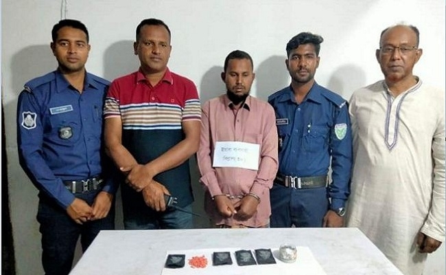লাখাইয়ে ৮শত পিস ইয়াবাসহ এক মাদক ব্যবসায়ী আটক 