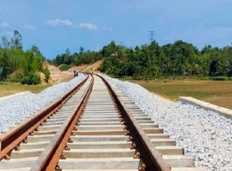 ট্রেনের চাকায় পা হারালেন  যুবক