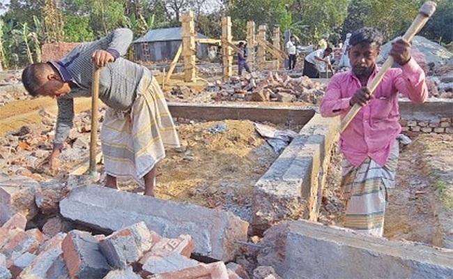 গাজীপুরে ভেঙে ফেলা হলো ১৬০টি ঘর