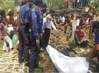 দাফনের দুই বছর পর কবর থেকে লাশ উত্তোলন