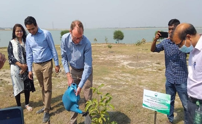 বঙ্গবন্ধু শেখ মুজিব শিল্প নগর পরিদর্শনে ব্রিটিশ হাইকমিশনার