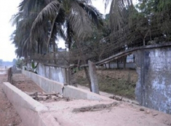বেহাল দশা রাজশাহী বিমানবন্দরের সীমানা প্রাচীর