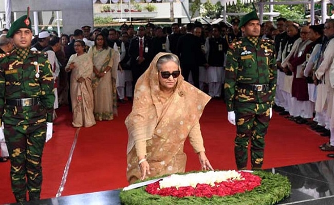 জন্মদিনে বঙ্গবন্ধুর প্রতিকৃতিতে প্রধানমন্ত্রীর শ্রদ্ধা