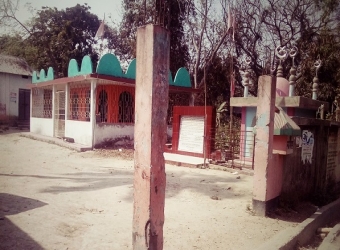 অরক্ষিত মরমী কবি শেখ ভানু শাহ মাজারের প্রবেশদ্বার