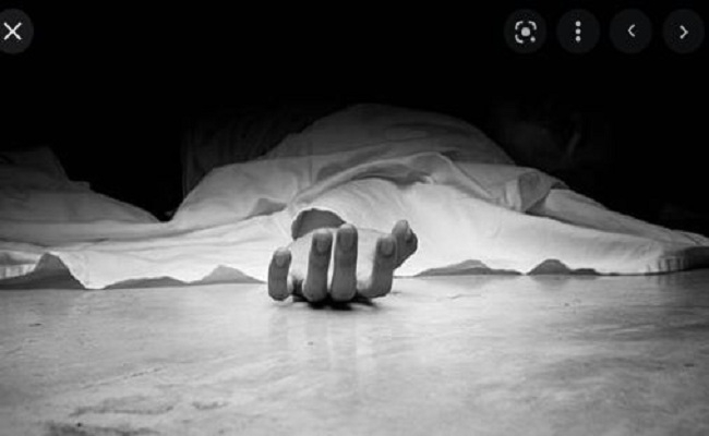 স্বামীর সাথে অভিমান করে গৃহবধূর আত্মহত্যা