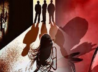 খুলনায় স্বামীকে বেঁধে রেখে স্ত্রীকে গণধর্ষণ