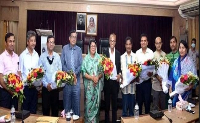 চবির নির্বাচিত ডিনদের উপাচার্যের অভিনন্দন