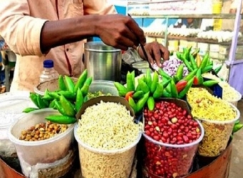 রোজার মাসে কীভাবে চলবেন ঝালমুড়িওয়ালারা 