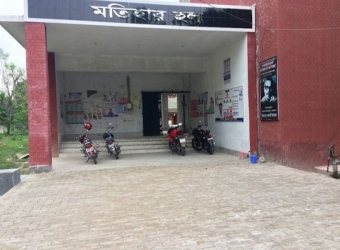 মধ্যরাতে বাকপ্রতিবন্ধী শিক্ষার্থীকে বের করে দিল ছাত্রলীগ