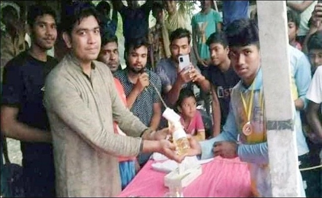 সেরা ক্রিকেটার পুরস্কার পেলেন সয়াবিন তেল