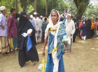 কমমূল্যে পণ্য পেয়ে খুশি অসহায় মানুষ