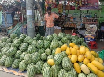 রাজশাহীতে তরমুজের স্বাদ নিতে পারছে না নিম্ন আয়ের মানুষ