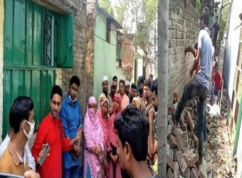 রাজশাহীতে মানবিক কারণে দেওয়াল ভাঙ্গলেন সিটি কর্পোরেশন  