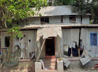 সালথায় গুজব রটিয়ে ১৫টি বসতবাড়িতে হামলা, ভাংচুর ও লুটপাট