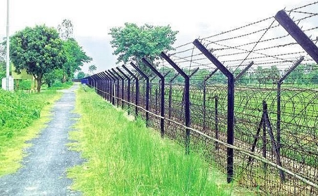 নওগাঁ-সীমান্ত থেকে এক বাংলাদেশিকে ধরে নিয়ে গেছে বিএসএফ