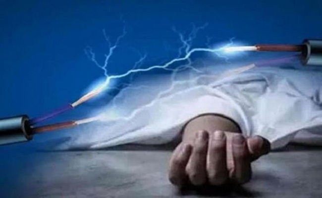 সহকর্মীদের বাঁচাতে গিয়ে যুবকের মৃত্যু