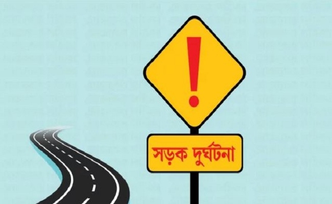 চট্টগ্রামে দুই ট্রাক ও বাসের ত্রিমুখী সংঘর্ষ, আহত ২০