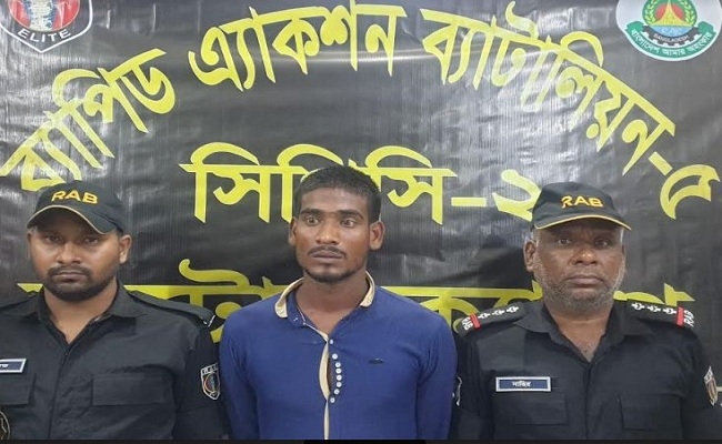 বিদেশি পিস্তলসহ অস্ত্র ব্যবসায়ী আটক