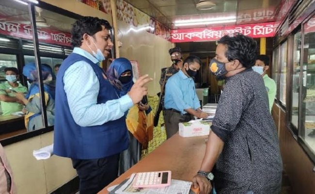 সিরাজগঞ্জে ভ্রাম্যমাণ আদালতের অভিযান ৩ প্রতিষ্ঠানকে জরিমানা