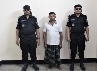 সিরাজগঞ্জে পিস্তল-গুলিসহ অস্ত্র ব্যবসায়ী আটক