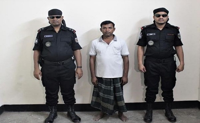 সিরাজগঞ্জে পিস্তল-গুলিসহ অস্ত্র ব্যবসায়ী আটক