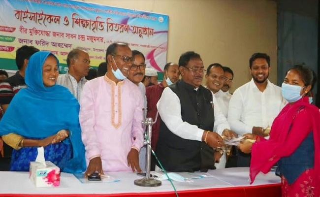 প্রকৃত কৃষকের হাতে প্রণোদনা পৌঁছে দেওয়ার আহবান খাদ্যমন্ত্রীর