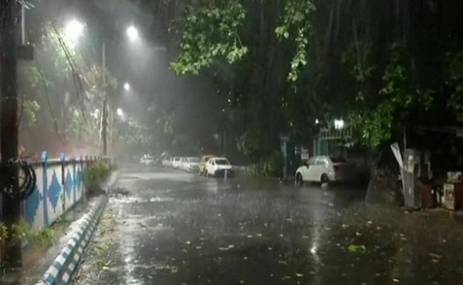 অবশেষে খুলনায় বৈশাখের প্রথম ঝড়