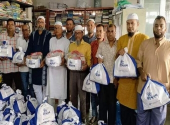 বাপুস খুলনা জেলা শাখার উদ্যোগে সদস্যদের মাঝে ঈদ সামগ্রী বিতরণ