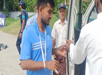 মিরাজ আউট, নাঈমকে ফেরানোর ভাবনা
