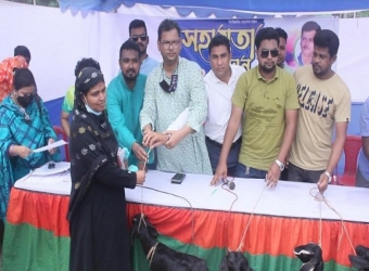 নওগাঁয় ১২০ দরিদ্র পরিবারের মাঝে ছাগল বিতরণ