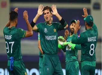 বাবর-রিজওয়ানদের ‘বেতন বাড়াচ্ছে’ পিসিবি